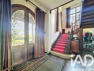 Maison - 453 m² - 12 pièces
