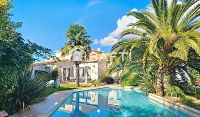 Villa - 262 m² - 9 pièces