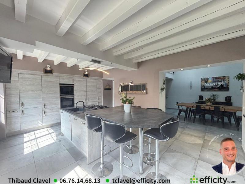 Maison - 283 m² - 10 pièces