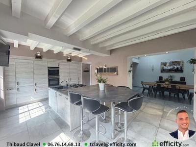 Maison - 283 m² - 10 pièces