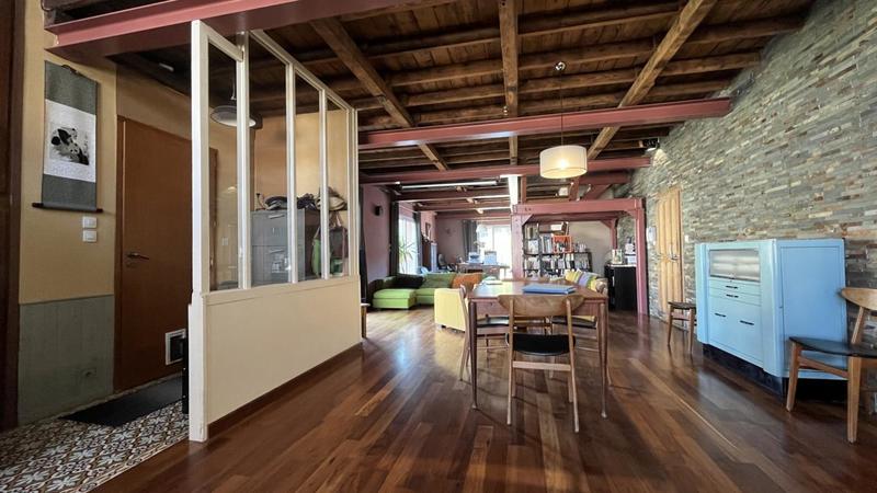 Maison - 250 m² - 7 pièces