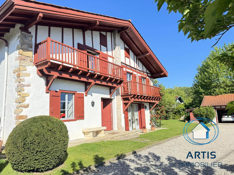 Maison - 296 m² - 6 pièces