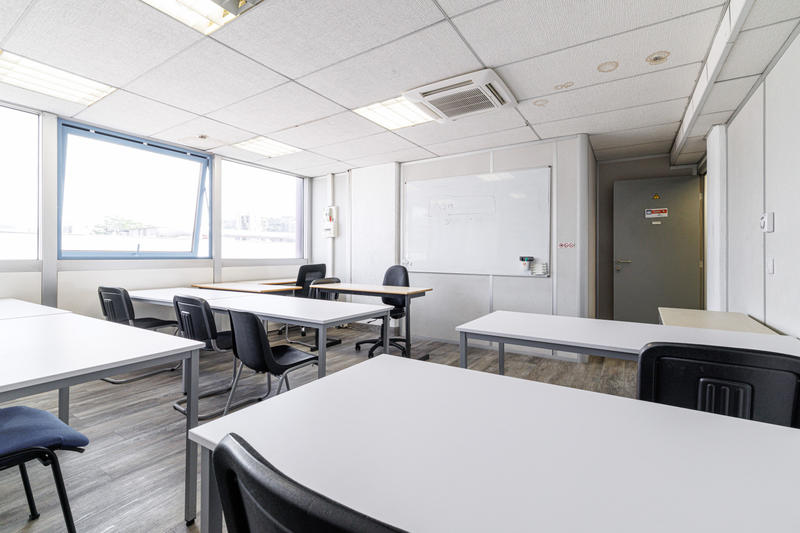 Local commercial - 225 m² - 8 pièces