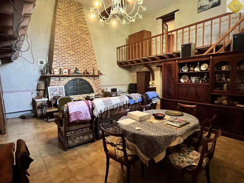 Maison - 234 m² - 8 pièces