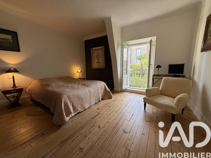 Maison - 228 m² - 7 pièces