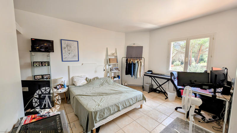 Villa - 254 m² - 8 pièces