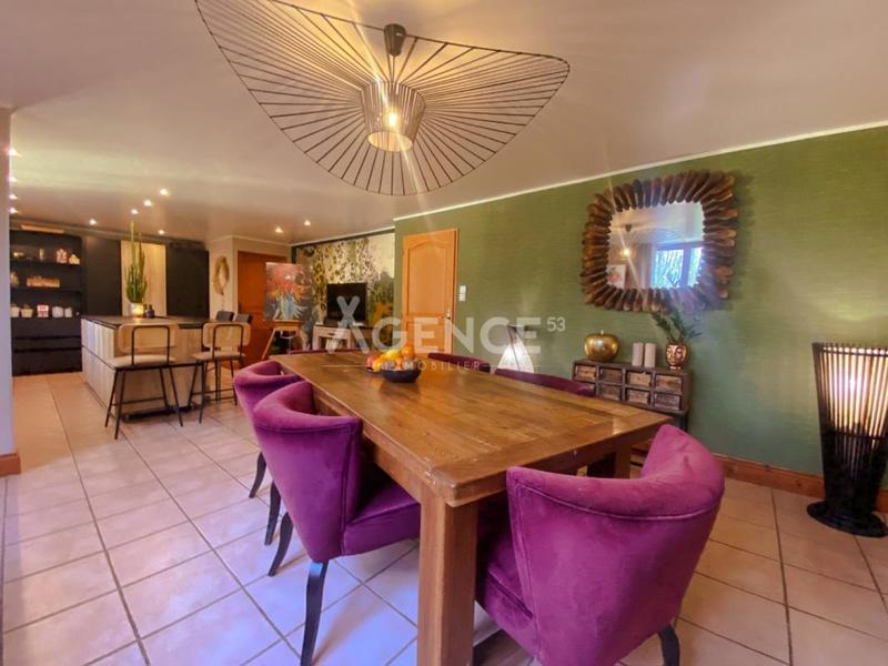 Maison - 221 m² - 7 pièces