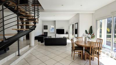 Maison - 180 m² - 7 pièces