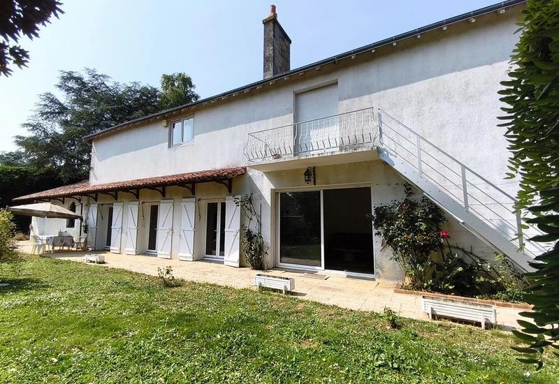 Maison - 316 m² - 9 pièces