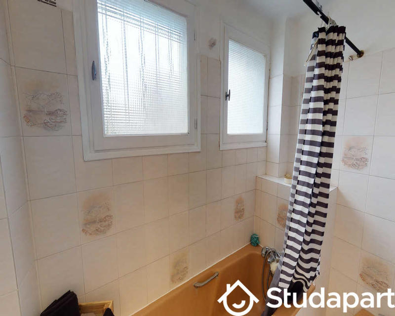 Chambre - 80 m² - 1 pièce