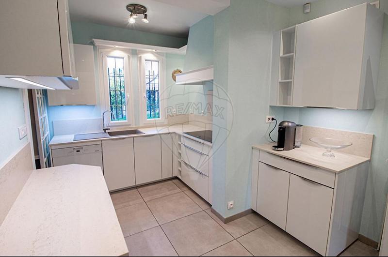 Maison - 293 m² - 10 pièces