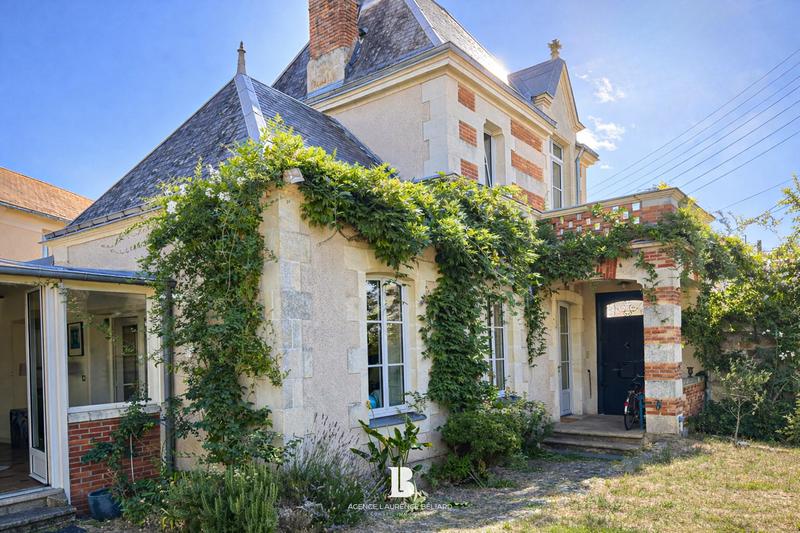 Maison - 218 m² - 9 pièces