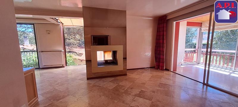 Maison - 244 m² - 8 pièces