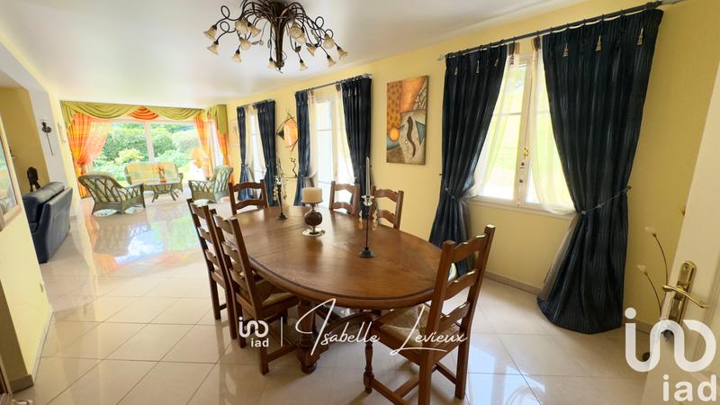 Maison - 236 m² - 9 pièces