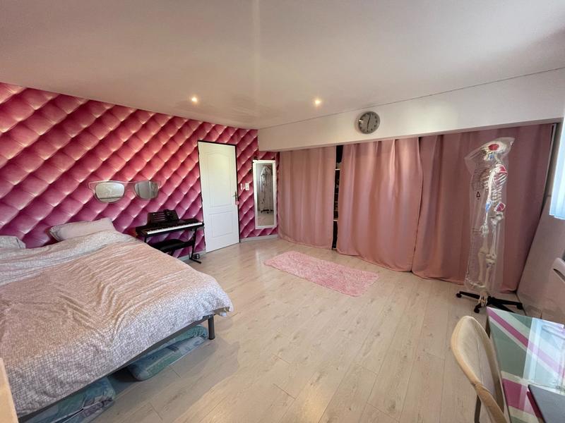 Maison - 216 m² - 5 pièces