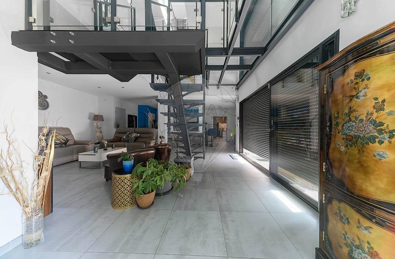 Villa - 277 m² - 10 pièces