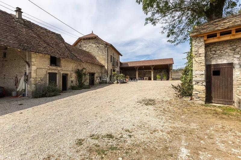 Maison - 226 m² - 8 pièces