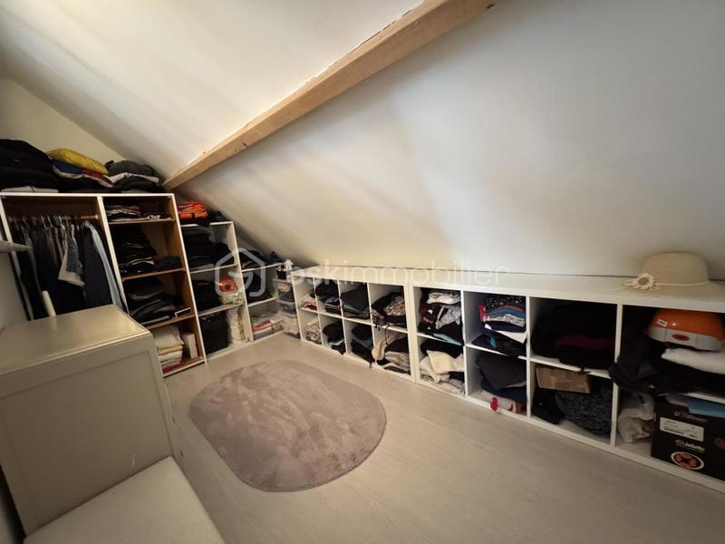 Maison traditionnelle - 169 m² - 7 pièces