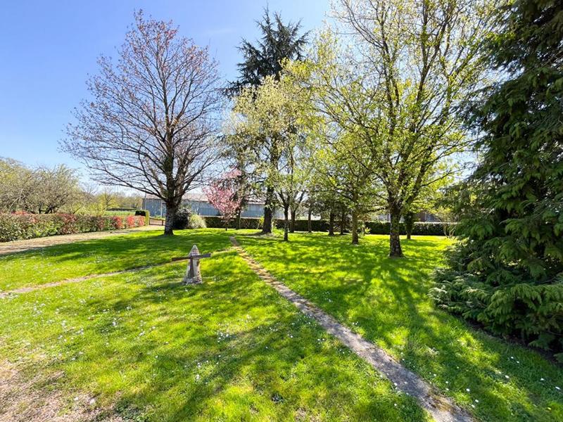 Maison - 254 m² - 11 pièces