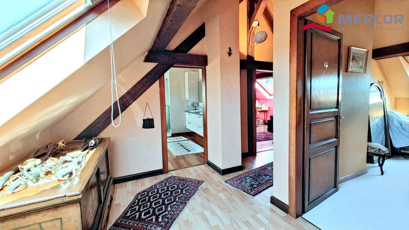 Maison - 250 m² - 4 pièces