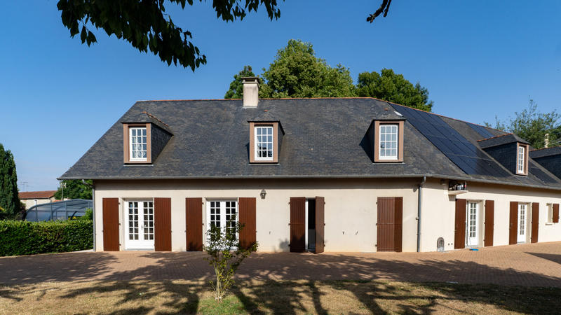 Maison - 325 m² - 7 pièces