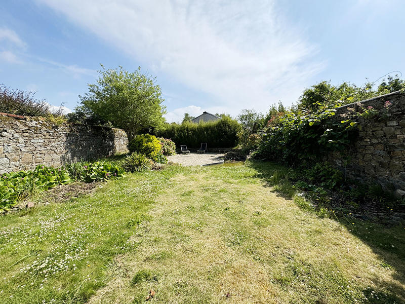 Maison - 305 m² - 13 pièces