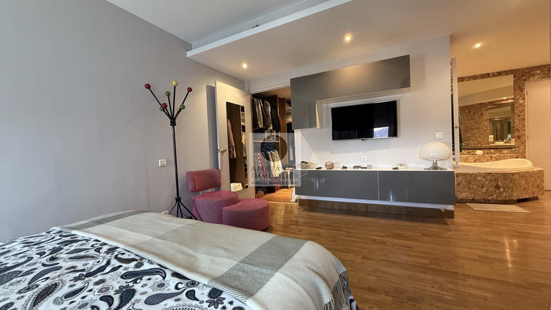 Appartement - 137 m² - 6 pièces