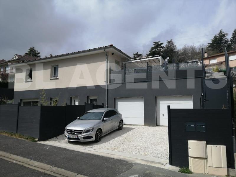 Appartement - 90 m² - 5 pièces