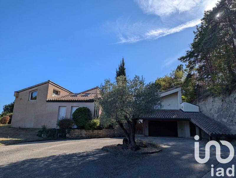 Maison - 311 m² - 7 pièces