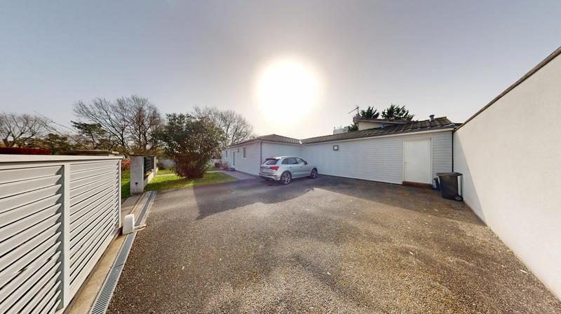 Maison - 252 m² - 6 pièces