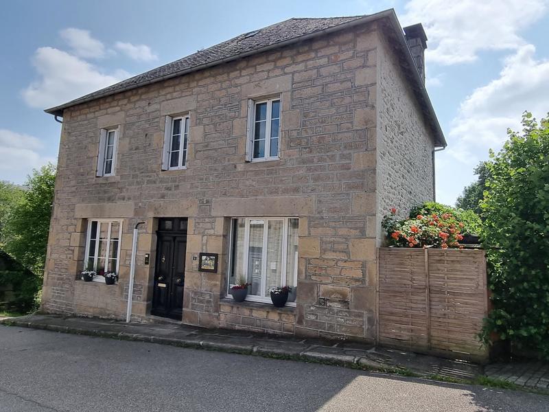 Maison - 220 m² - 7 pièces