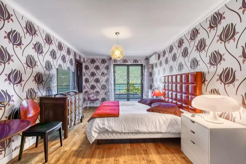 Maison - 452 m² - 12 pièces