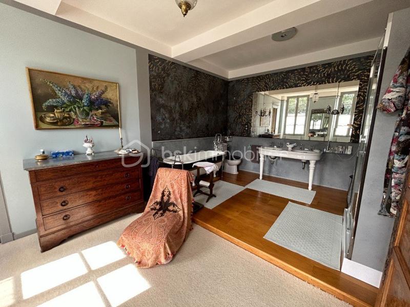 Propriété - 800 m² - 23 pièces