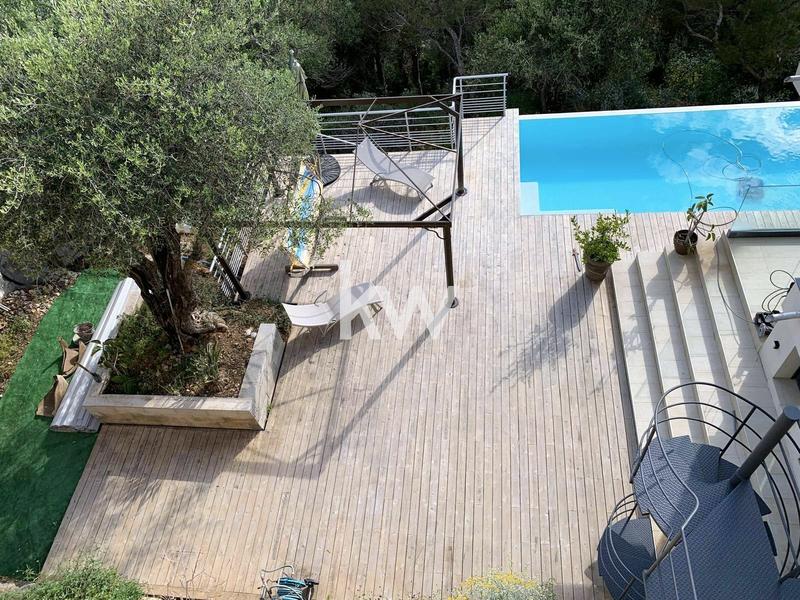 Maison - 216 m² - 6 pièces