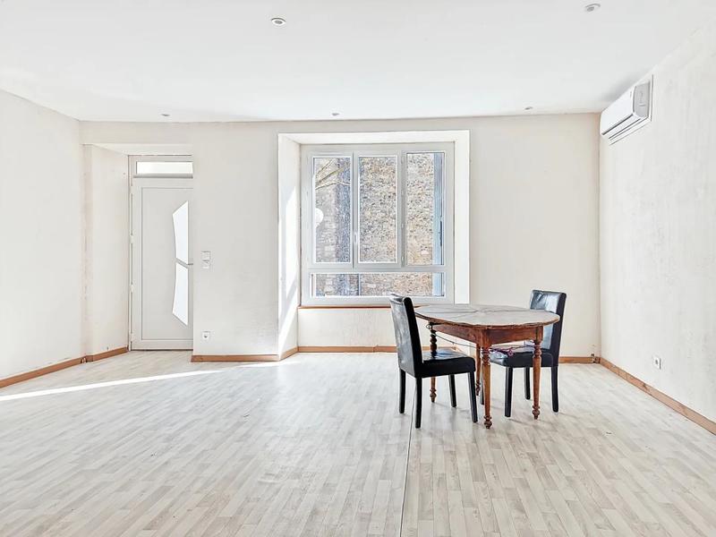 Maison - 177 m² - 8 pièces