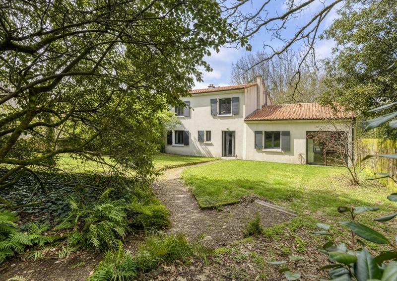 Maison - 207 m² - 7 pièces