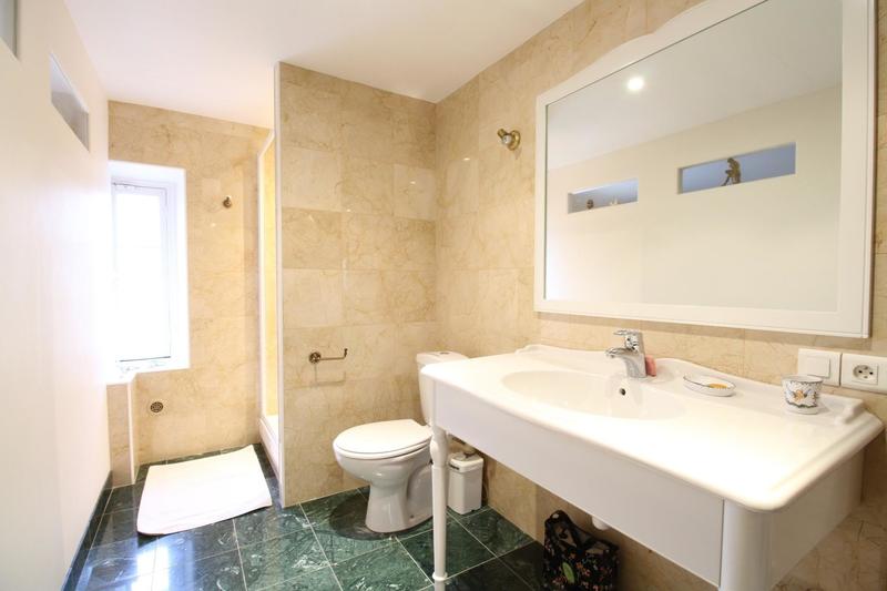 Maison - 412 m² - 11 pièces