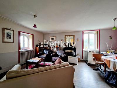 Maison - 335 m² - 12 pièces