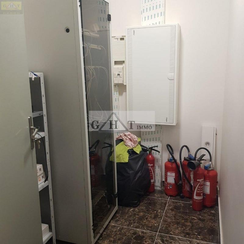 Entrepôt - 1 050 m²