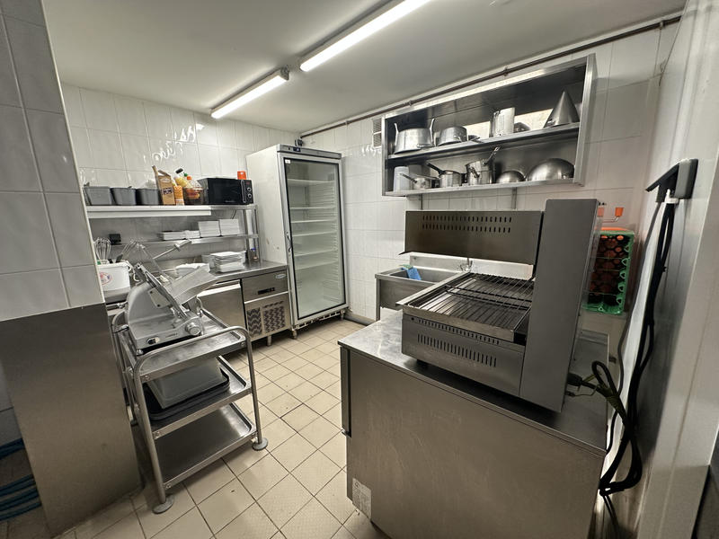 Fonds de commerce - Magasins - 200 m²