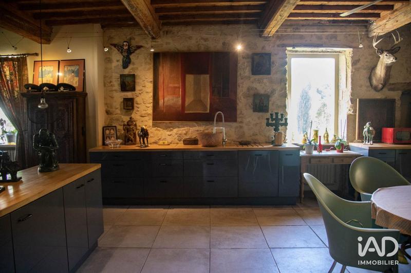 Maison - 668 m² - 27 pièces