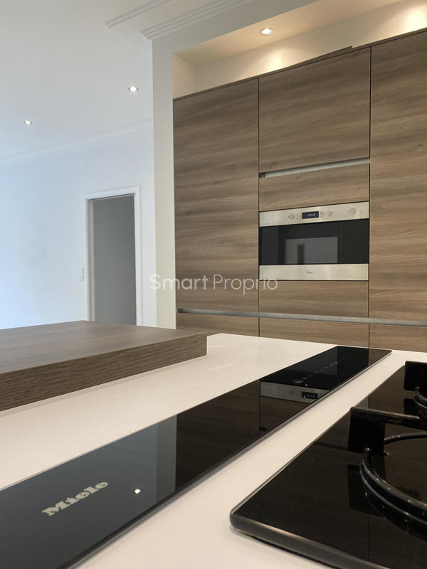 Propriété - 250 m² - 6 pièces