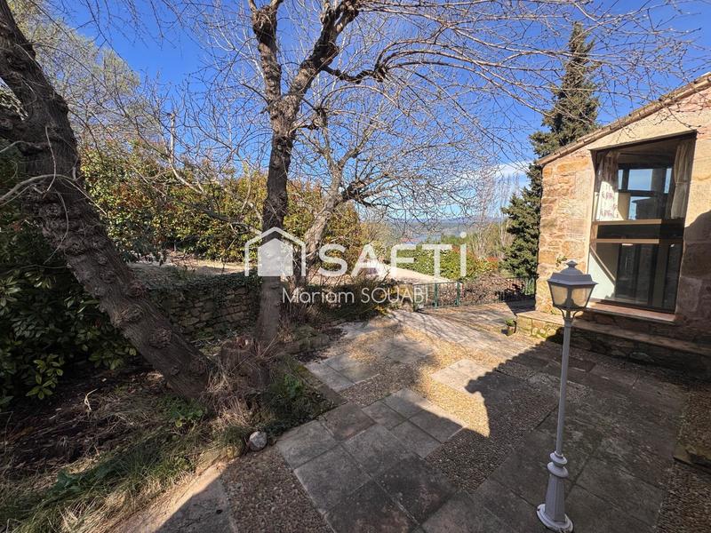 Maison - 220 m² - 6 pièces