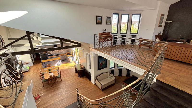 Maison - 305 m² - 7 pièces