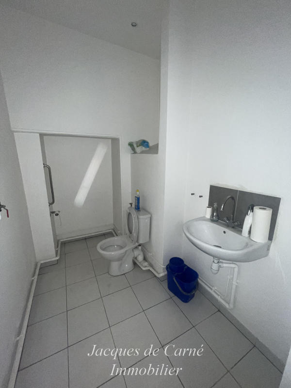 Local commercial - 80 m² - 3 pièces