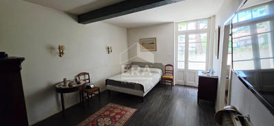 Maison - 227 m² - 7 pièces