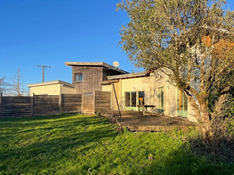 Maison de bois - 183 m² - 8 pièces