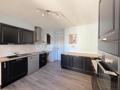 Appartement - 98 m² - 5 pièces