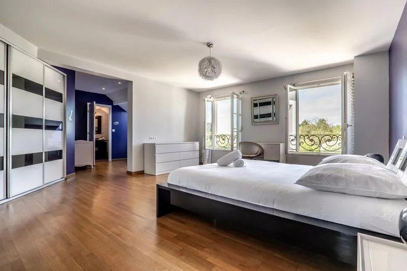 Maison contemporaine - 733 m² - 15 pièces