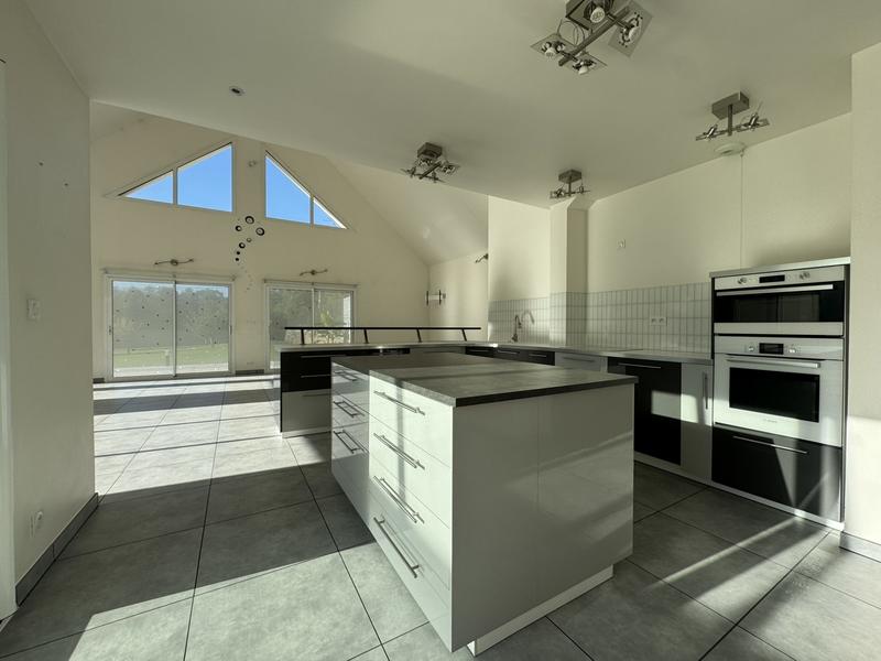 Maison - 195 m² - 6 pièces